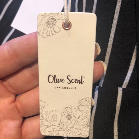 NWT Striped Cold Shoulder Romper - Picture 4 of 4